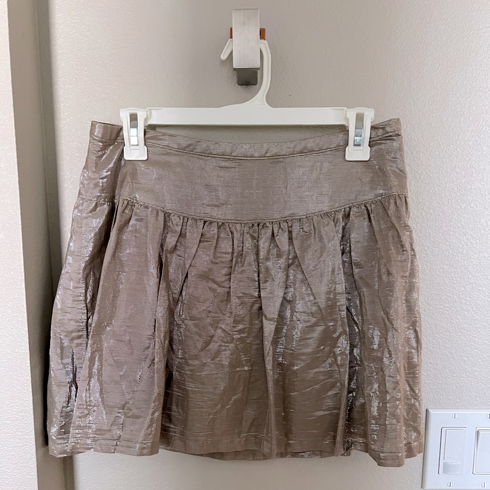 Old navy gold skirt, same or next day shipping from a smoke and pet free 🏡